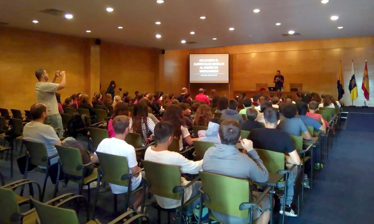 PlayMedusa giving a talk